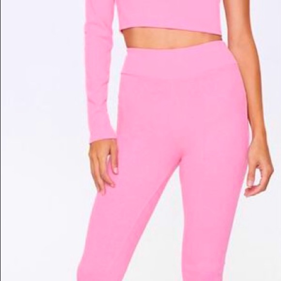 Pink Outfit - Picture 3 of 6